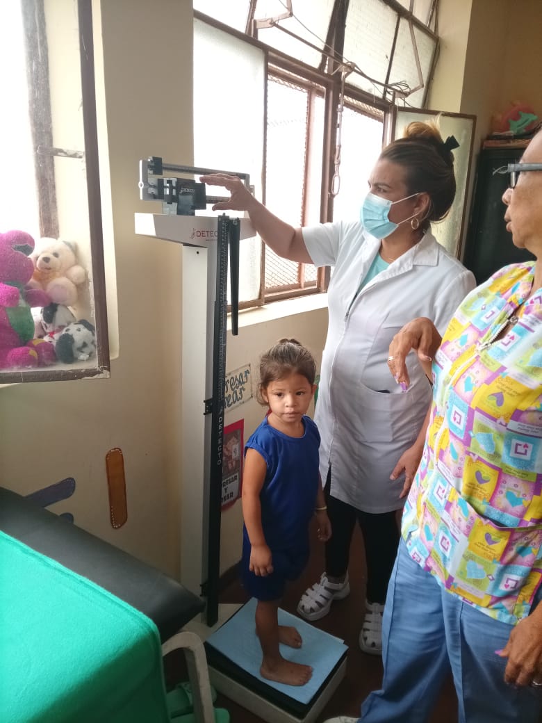 cubacooperaven's tweet photo. 📍 Desde el Centro Educacional República Bolivariana, en la Parroquia La Pastora, nuestra brigada médica cubana brinda atención a pacientes refugiados.

Reconocemos el trabajo de la Dra. Odalis Leonor Quesada, Dra. Layda Cabrera Hernández y Lic. Alicia Aguilar García. 

#Salud https://t.co/PeGBc0KxdJ