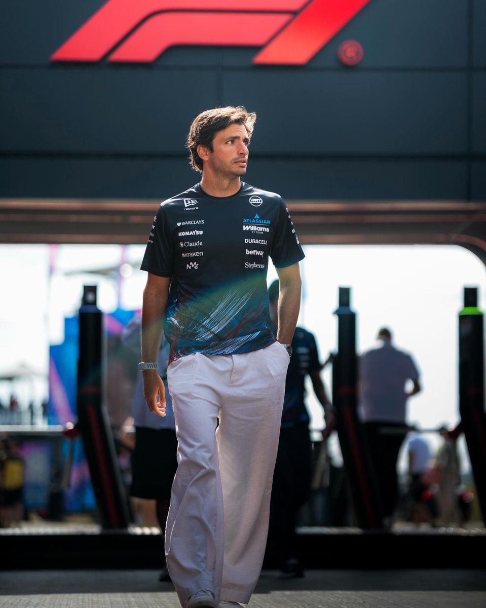c4rlossa1nz55's tweet photo. Forget the race he looks like a rom-com hero who stepped directly into the paddock https://t.co/UuVTNURiMv