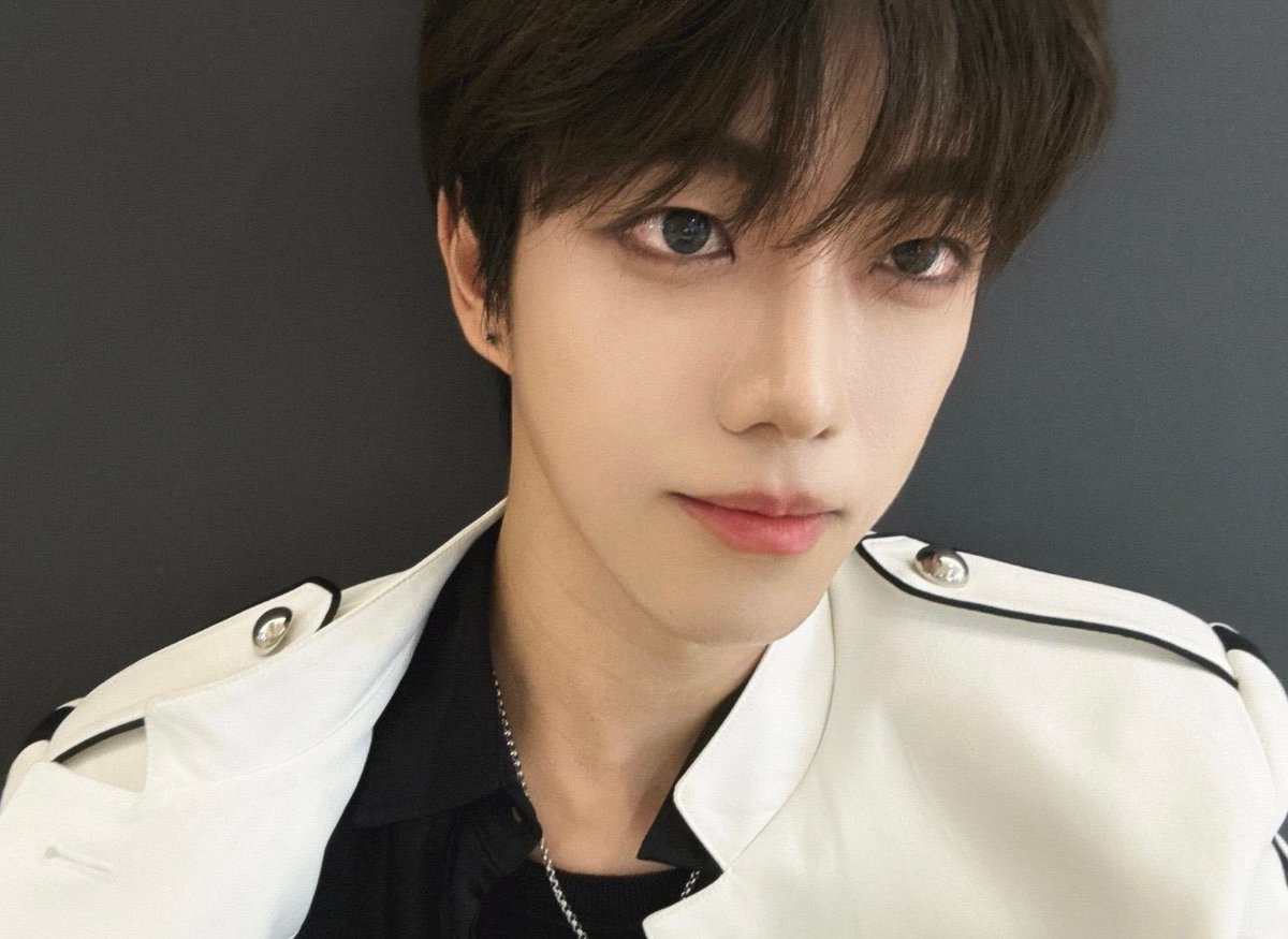 ujiaaaaa_'s tweet photo. 영화서도 볼 수 없던 눈보라가 불 때 너는 내가 처음 봤던 눈동자야…. https://t.co/Ctv37H83pq