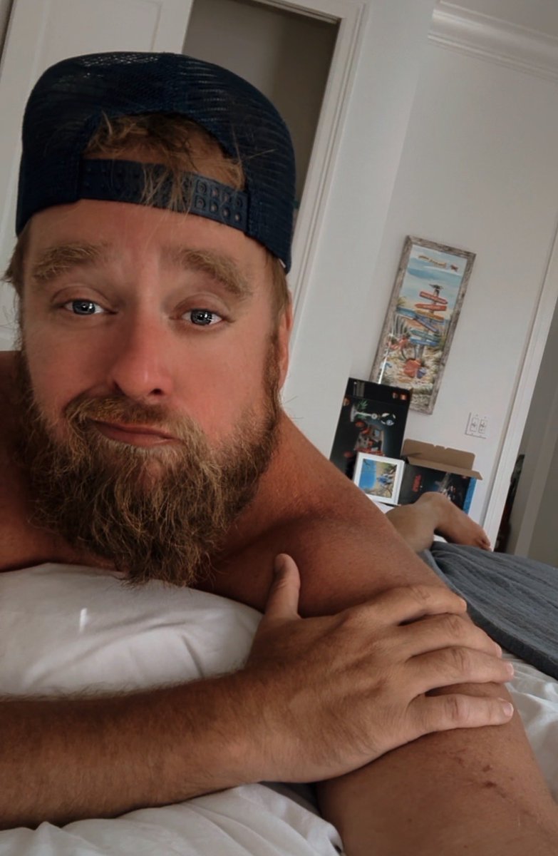 dudebubb's tweet photo. Nap time? #bro #daddy https://t.co/OksIZzH8h1
