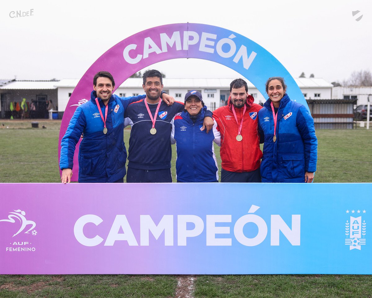 CNdeFfemenino's tweet photo. Sólo un nombre en los ámbitos vibra:

¡Nacional, Nacional, Nacional!

Salú Campeonas a seguir que falta 💪🏼🔵⚪️🔴 https://t.co/K7FTiAi0VA