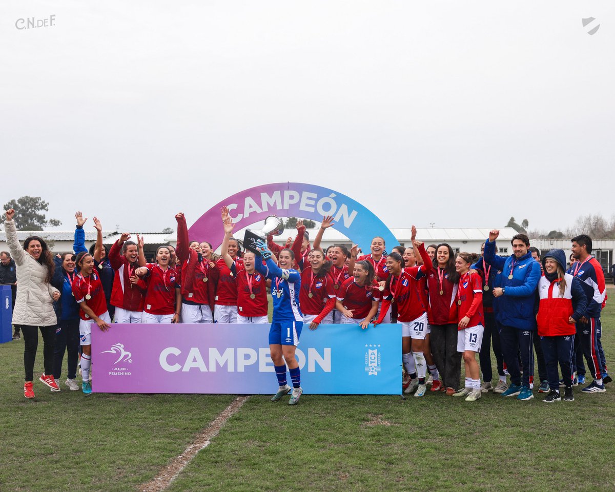 CNdeFfemenino's tweet photo. Sólo un nombre en los ámbitos vibra:

¡Nacional, Nacional, Nacional!

Salú Campeonas a seguir que falta 💪🏼🔵⚪️🔴 https://t.co/K7FTiAi0VA