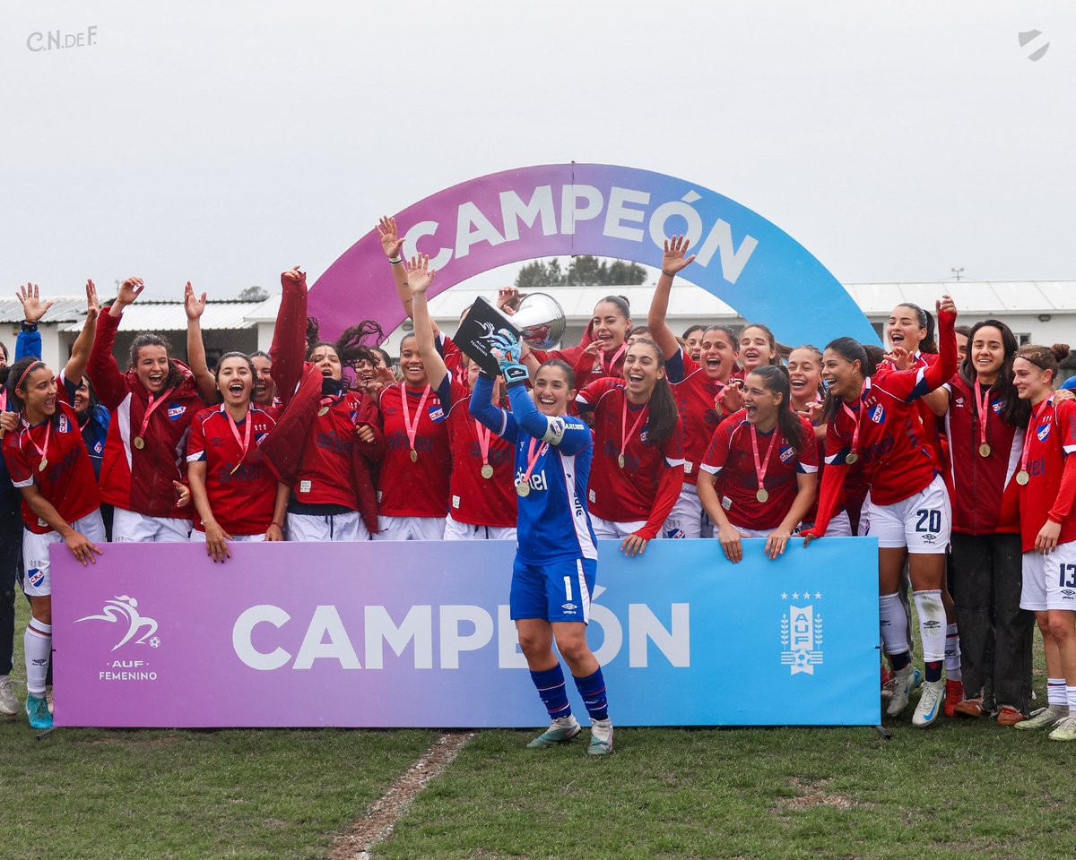 CNdeFfemenino's tweet photo. Sólo un nombre en los ámbitos vibra:

¡Nacional, Nacional, Nacional!

Salú Campeonas a seguir que falta 💪🏼🔵⚪️🔴 https://t.co/K7FTiAi0VA