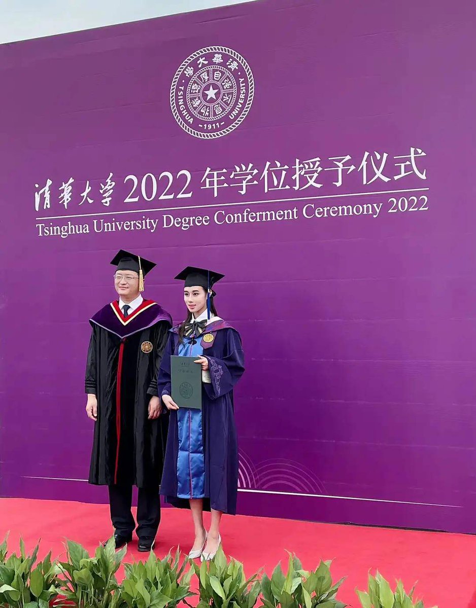 WwdKV12gCa7CUry's tweet photo. Just handed in my final thesis, threw the graduation cap with my best friends, and watched the campus sunset paint the sky pink. This 4-year chapter ends, but so many new stories wait ahead. https://t.co/YfPK5I4css