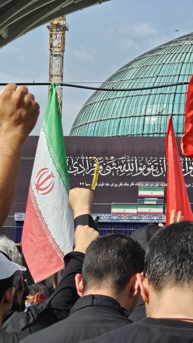 alamdarsabr's tweet photo. فردا، زمان خانه ماندن نیست؛ زمان آن است که همه، خانوادگی و همدل، در کنار یکدیگر، تصویری باشکوه از غیرت و همبستگی ایرانی را خلق کنیم. 🇮🇷🕊️
#حی_علی_التهران https://t.co/vwHGDIXirb