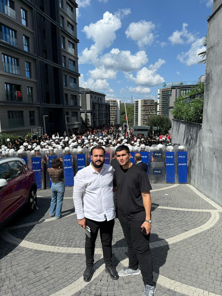 SonbaharBaran's tweet photo. @gurseltekin34 Esenyurt, Beşiktaş, Şişli… Ve Daha Niceleri.

Merak Etme…

İl Başkanlığımızın Kapısına 5.000 Polisle Dayandığınız Gün De Oradaydık.

Bugün De Buradayız, Yarın Da Burada Olacağız.

Gençler Size Boyun Eğmeyecek! https://t.co/HrPkRE2vqx