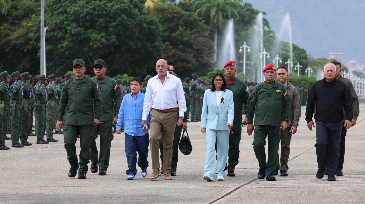mippci_ven's tweet photo. #Galería 📸 | Presidenta (E) Delcy Rodríguez conmemora 215 años de la Independencia y lidera Graduación Conjunta a nuevos oficiales de la UMBV https://t.co/Tv1pf9GOul