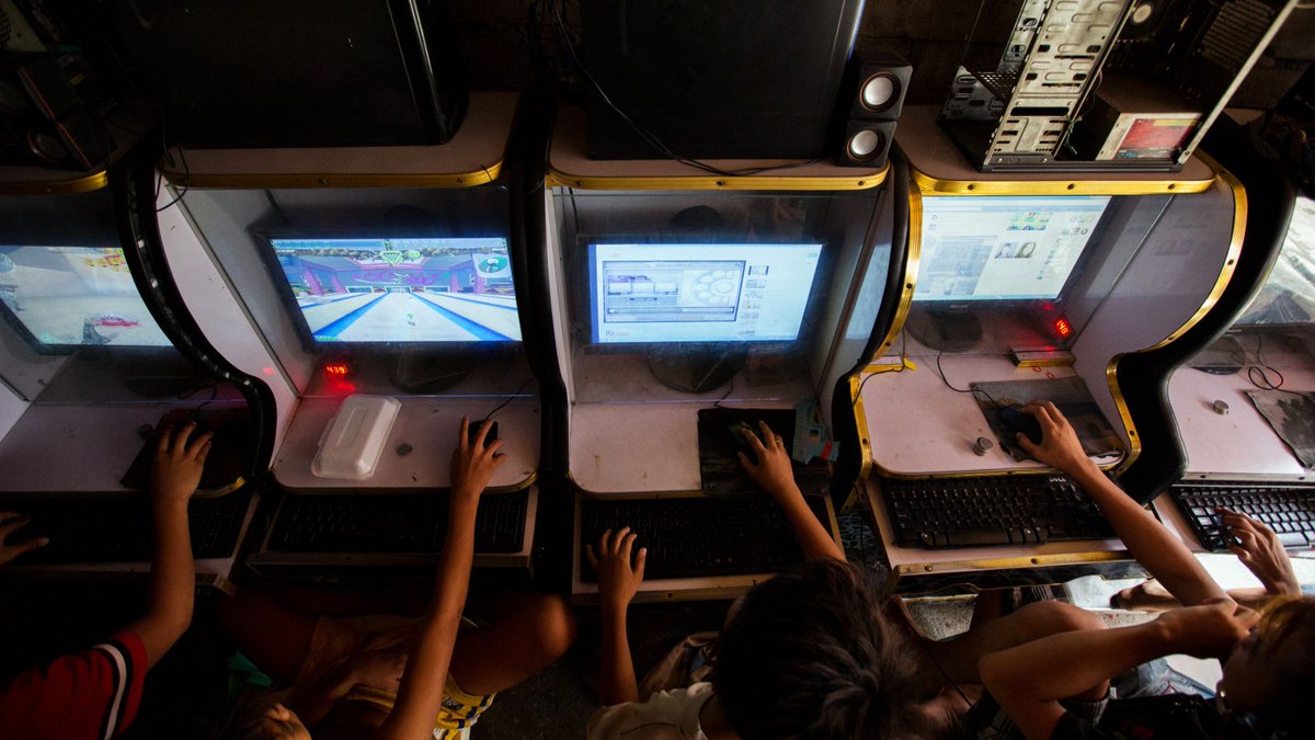 atlassignaldesk's tweet photo. A Philippine town just closed all 'Pisonet' rental shops after a school shooting, blaming violent video games. The policy assumption: restrict access to games = prevent violence.
#Philippines #VideoGameDebate https://t.co/sJqnlpa6rR