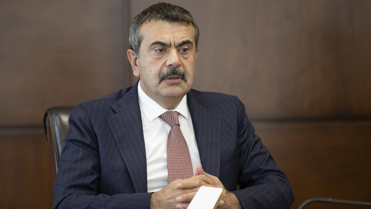 taghaberler's tweet photo. Yeni müfredatta 'Kurtuluş Savaşı' ifadesi çıkarılarak yerine 'Milli Mücadele' kavramı getirilecek. (Hürriyet)

Milli Eğitim Bakanı Tekin: "Neyden kurtuluyoruz? Ondan önce koskoca Osmanlı İmparatorluğu vardı." https://t.co/8ZG3oug030