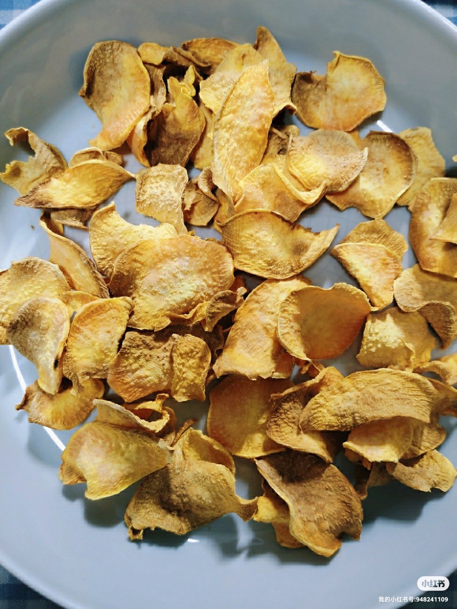 Christophezpki's tweet photo. Just grabbed a bag of crispy salted egg yolk potato chips—perfect for midday munching! Who wants to share ， https://t.co/qBXvA2vX3v