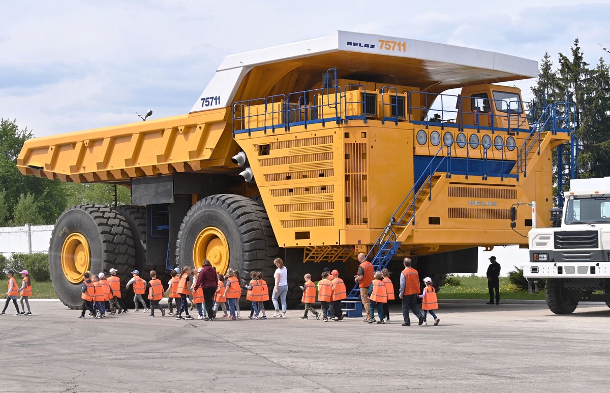 motorizm3's tweet photo. #BELAZ #HaulTrucks #DumpTrucks #MiningTrucks #MiningDumpTrucks #Motorizm https://t.co/YbJMf0kpAg