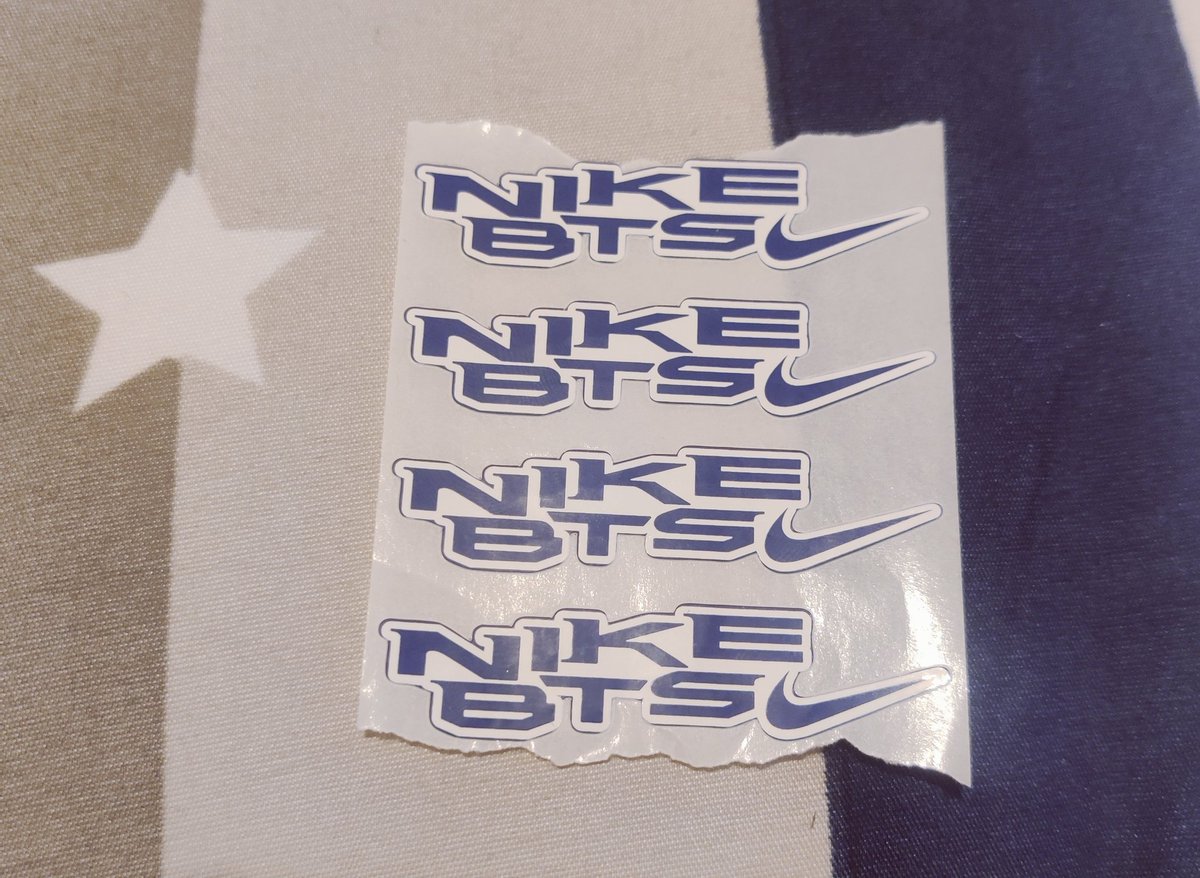 Thepurpleflash_'s tweet photo. Had a great day at Westfield London!
Got some BTSxNIKE stickers, a Jin photo card from the hmv store and an amazing Army at the Samsung store gave me freebies when she heard i didnt get tickets 🤘🏻 https://t.co/e0iOJty18U