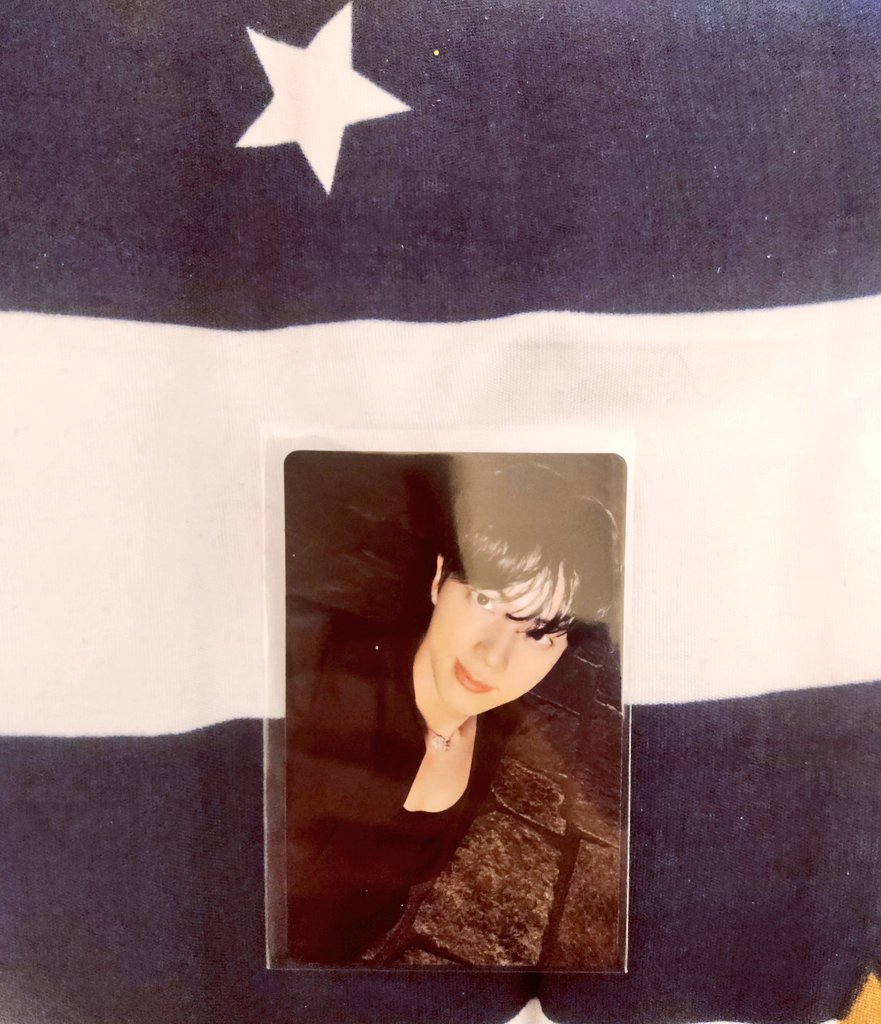 Thepurpleflash_'s tweet photo. Had a great day at Westfield London!
Got some BTSxNIKE stickers, a Jin photo card from the hmv store and an amazing Army at the Samsung store gave me freebies when she heard i didnt get tickets 🤘🏻 https://t.co/e0iOJty18U