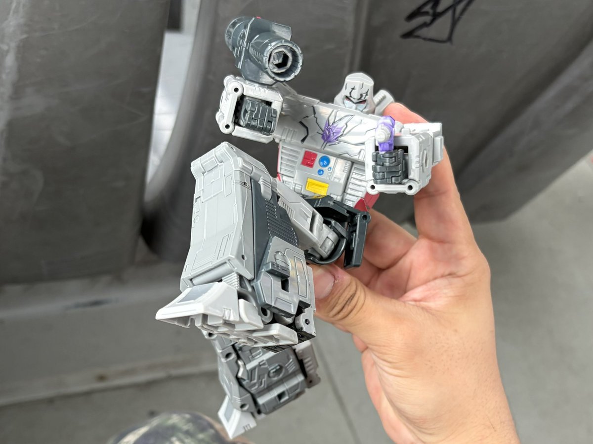 insomnioarchive's tweet photo. One Shall Fall

Megatron Studio Series 86 MTMTE Collection.

#transformers #transformerscollection https://t.co/Jnb5ViV7fh