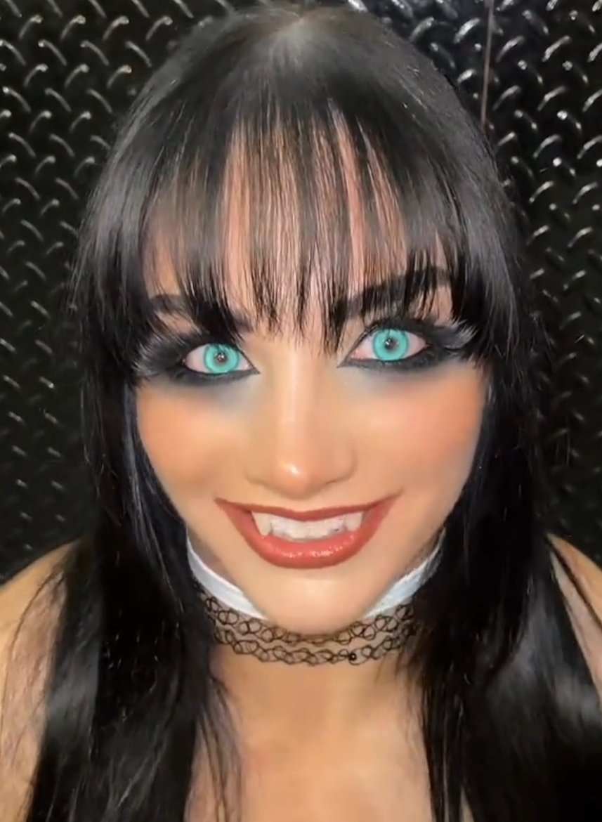 SuperNerdDaniel's tweet photo. Something something Tatum Paxley is 90% eyes

👁️👄👁️ https://t.co/hvU370SKVE