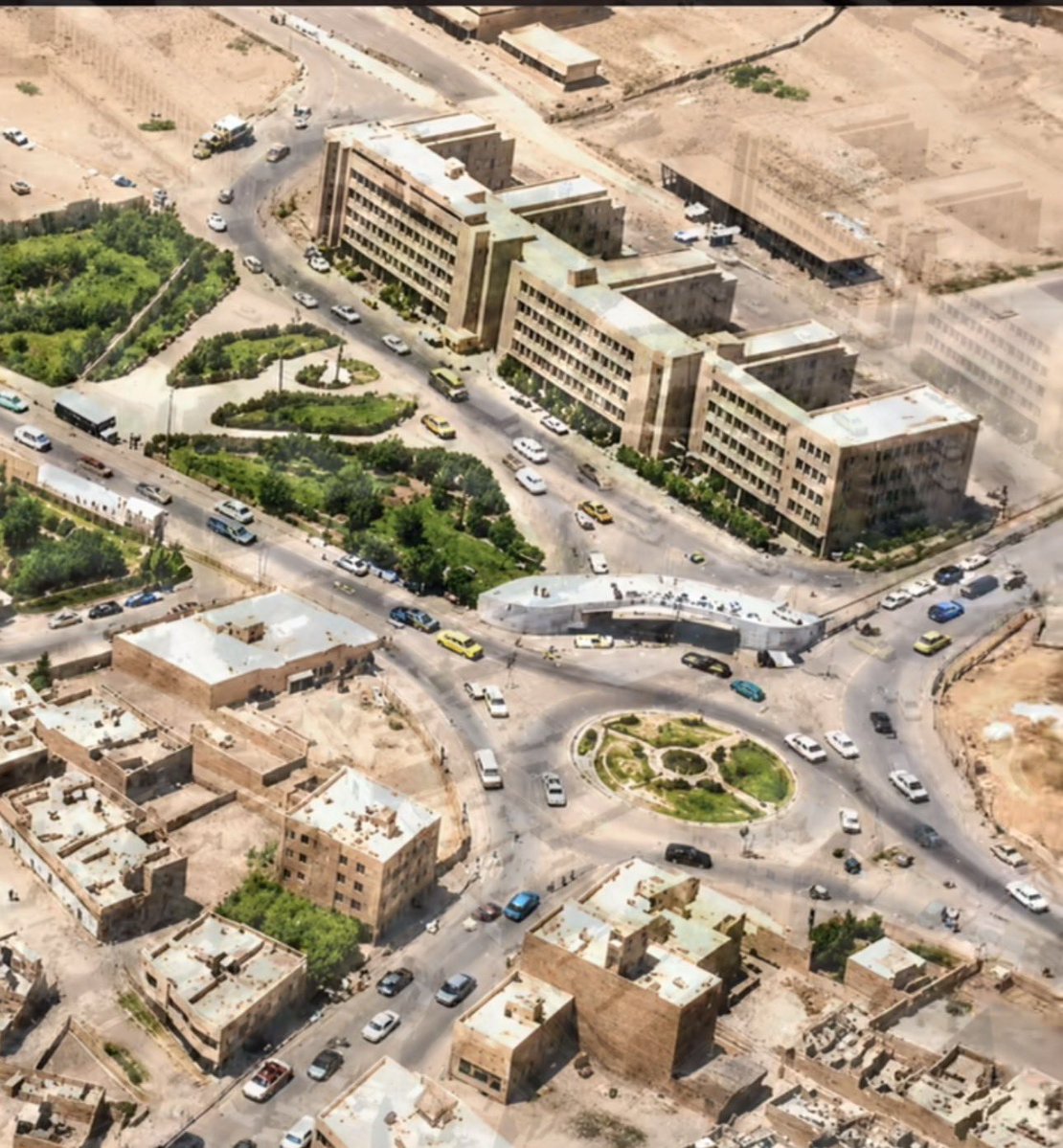 Abdulsadhan's tweet photo. مجمع الملك سعود الطبي ( مستشفى الشميسي ) قبل الجسور الحديدية .
نلاحظ في المنتصف الدوار وجماله يتوسطه نافورة كانت أعجوبة في ذلك الوقت .
مَنَ مِن جيل الطيبين مارس هواية السباحة في هذه النافورة ؟
محاكيكم احدهم مع شلة الشميسي و عوقبنا بمصادرة ثيابنا وبعد ترجي الحارس تم استعادتها . https://t.co/cjV31FJyIJ