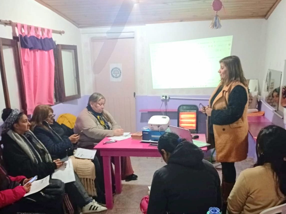 HebeLencina's tweet photo. 💻 💜 TALLER de GOOGLE DRIVE.

En una nueva edición, llevamos a cabo otra formación en GOOGLE DRIVE en la Casa de Mujeres, Géneros e Infancias de San Vicente, con las mujeres aprenden a dominar la nube, el correo electrónico y las herramientas de oficina sincrónica. https://t.co/lAvFcR8G00