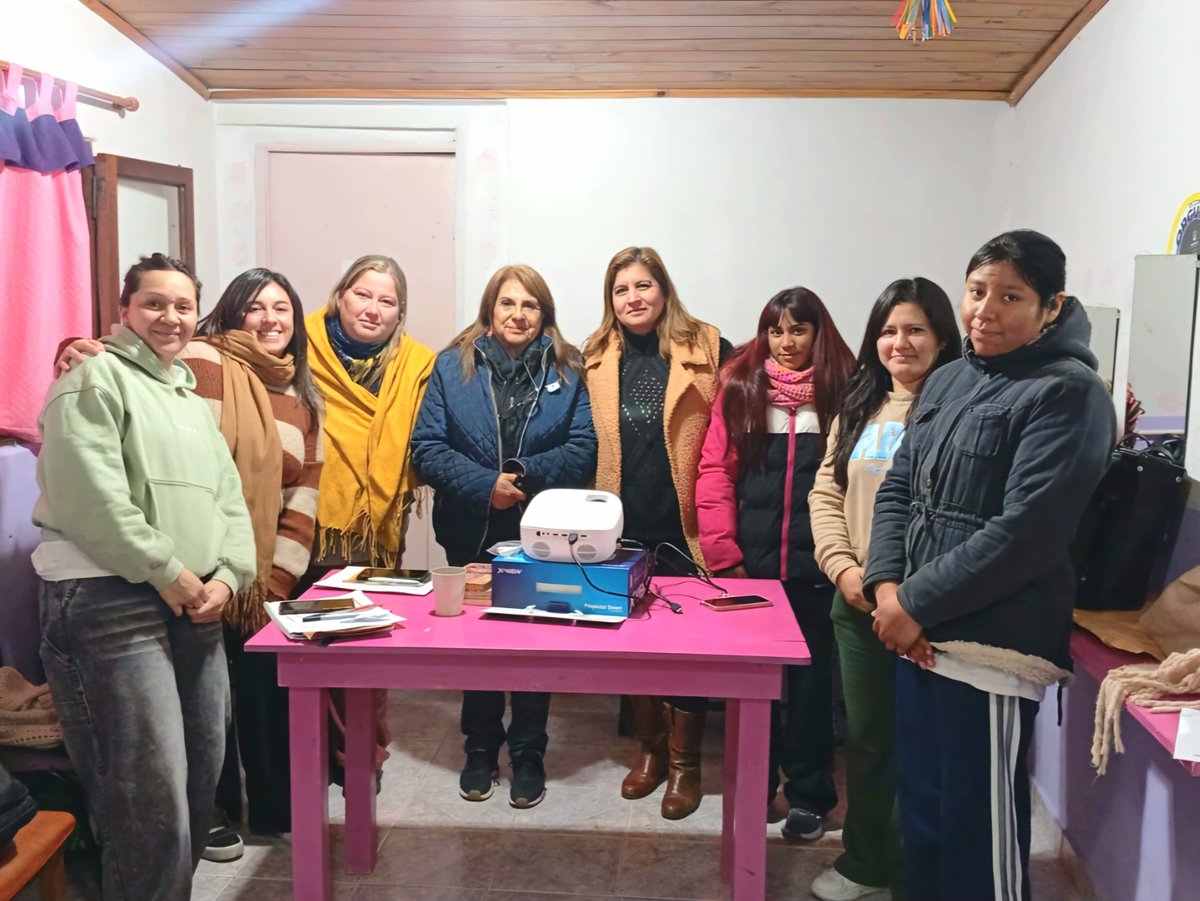 HebeLencina's tweet photo. 💻 💜 TALLER de GOOGLE DRIVE.

En una nueva edición, llevamos a cabo otra formación en GOOGLE DRIVE en la Casa de Mujeres, Géneros e Infancias de San Vicente, con las mujeres aprenden a dominar la nube, el correo electrónico y las herramientas de oficina sincrónica. https://t.co/lAvFcR8G00