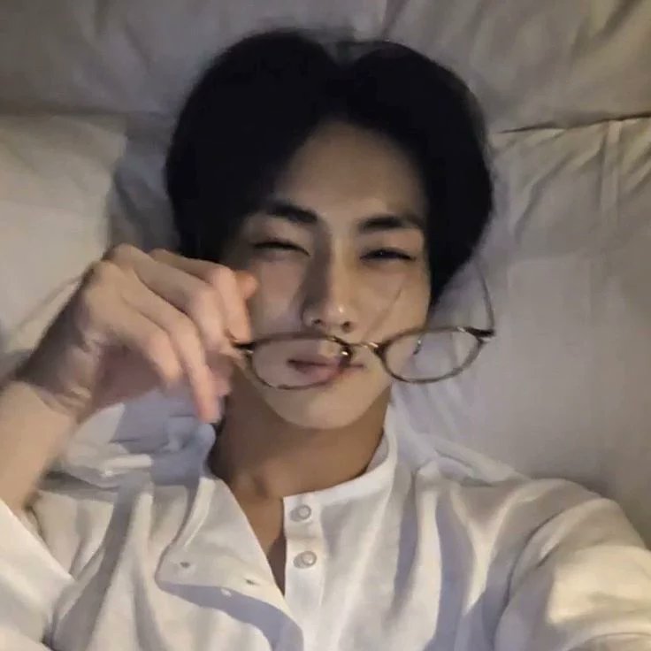 liiv_mooon's tweet photo. ₊‧ ༒ . . ݁٬ ࣪ ، 🕸️ ₊ ˖ ་
   Friends request

name: Thiago
age: 23
sexuality: bi
height: 1.76
zodiac sign: libra
civil status: soltero
fav season: invierno
fav color: colores neutros 

   ( + ) Anime, dramas, video juegos, terror,       dormir https://t.co/YPWdBS0oIV