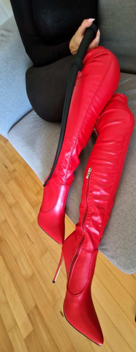 GeldQueenMara's tweet photo. Wer will meine Absätze Blasen und dafür zahlen?? https://t.co/tL2QPCwBz4