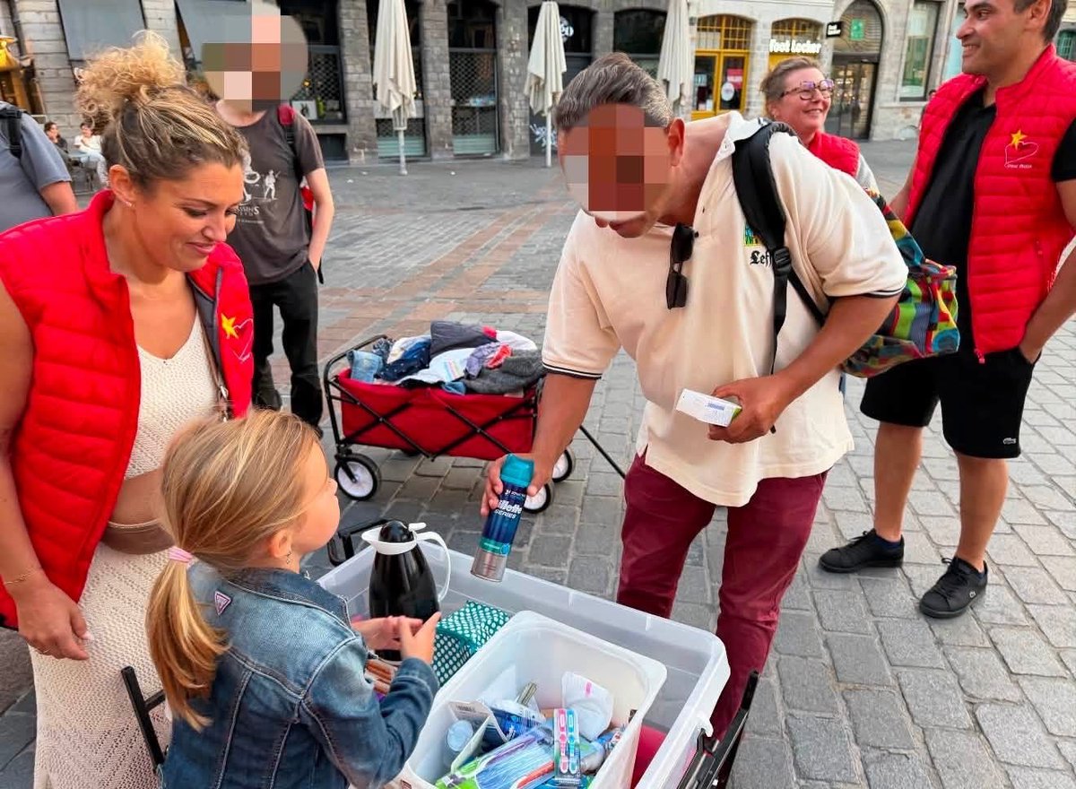 BouananiKalid's tweet photo. La solidarité ne résout pas tout, mais elle peut changer la journée, et parfois la vie, d’une personne.
👉 ❤️ Cœur Étoilé 🌟
👉 https://t.co/G1MCJpRV3z
#CœurÉtoilé #Solidarité #Lille #Maraude #Canicule #SansAbri #SDF #Entraide #Bénévolat #Humanité #PersonneNeDoitÊtreOublié https://t.co/U4f6vV1T0s