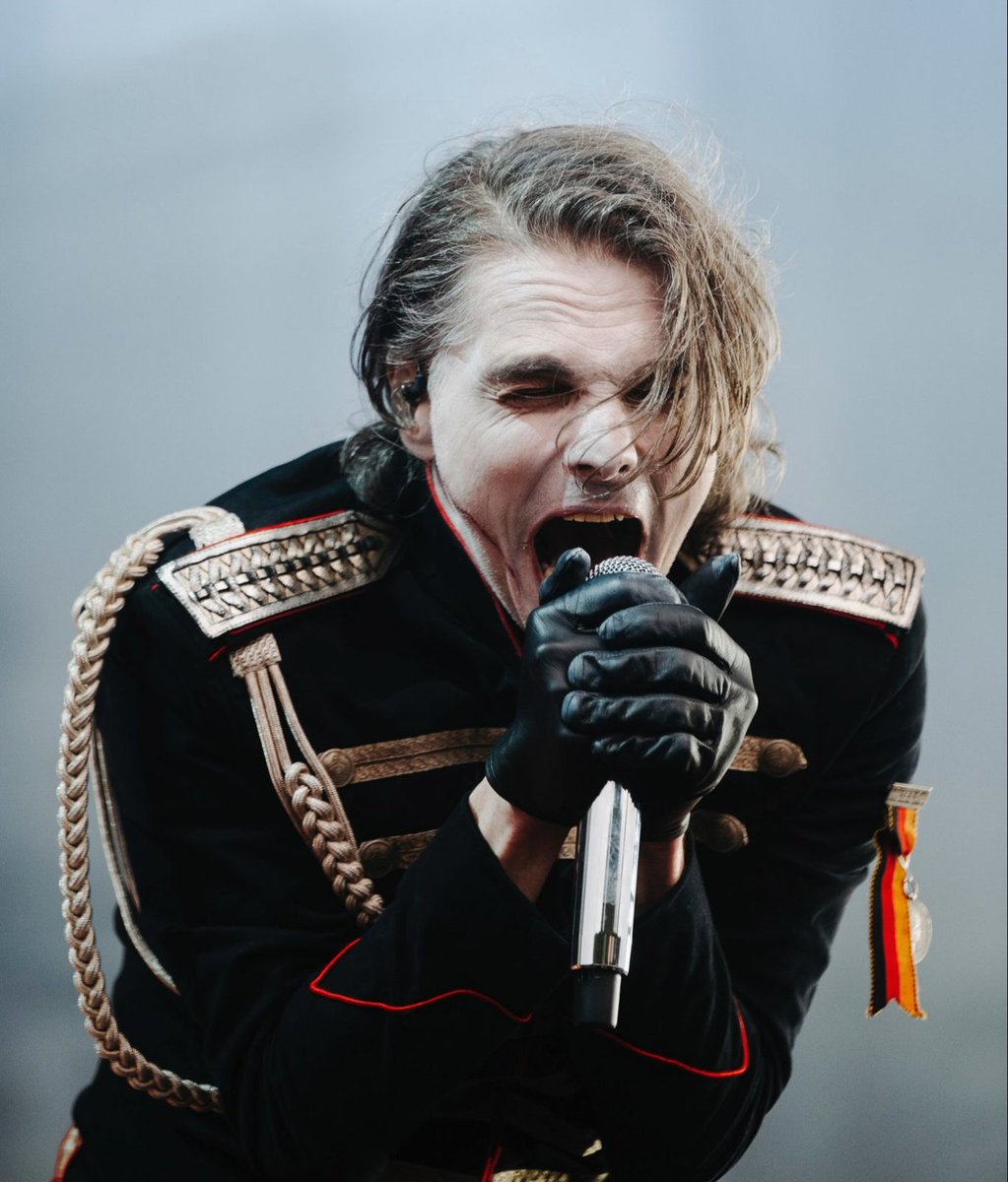 SOTSPodcast's tweet photo. Gerard Way (My Chemical Romance) in STUNNING new photograph from the band's performance in Glasgow.

📷 Ryan Johnston https://t.co/D5IHSR9cZA