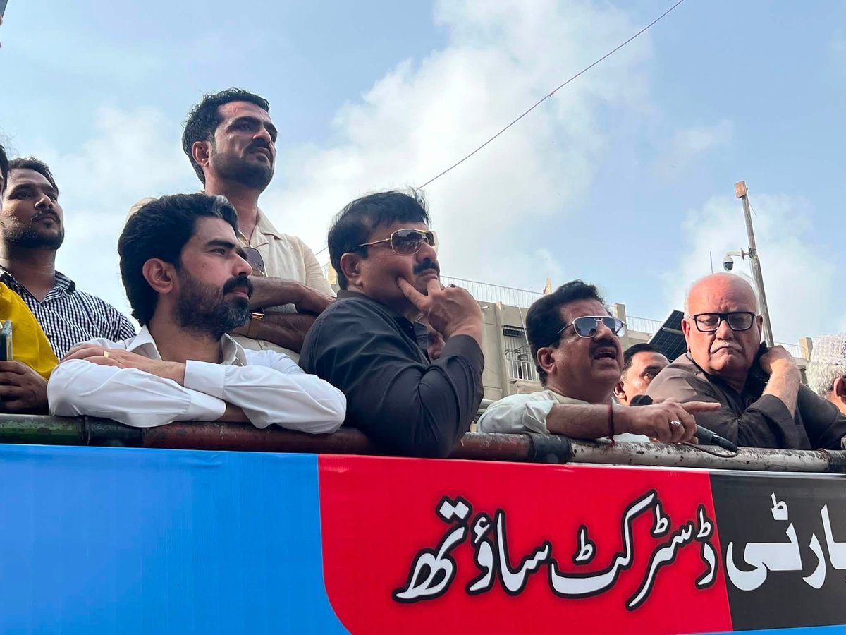 LoharMehran's tweet photo. صدر پاکستان پیپلز پارٹی ضلع جنوبی و سابق صوبائی وزیر جاوید کا 5 جولائی یوم سیاہ ریلی کے شرکاء سے خطاب۔

#TeamJawaidNagori🇱🇾
#5July #BlackDayForDemocracy https://t.co/Z1OmxtDkTL