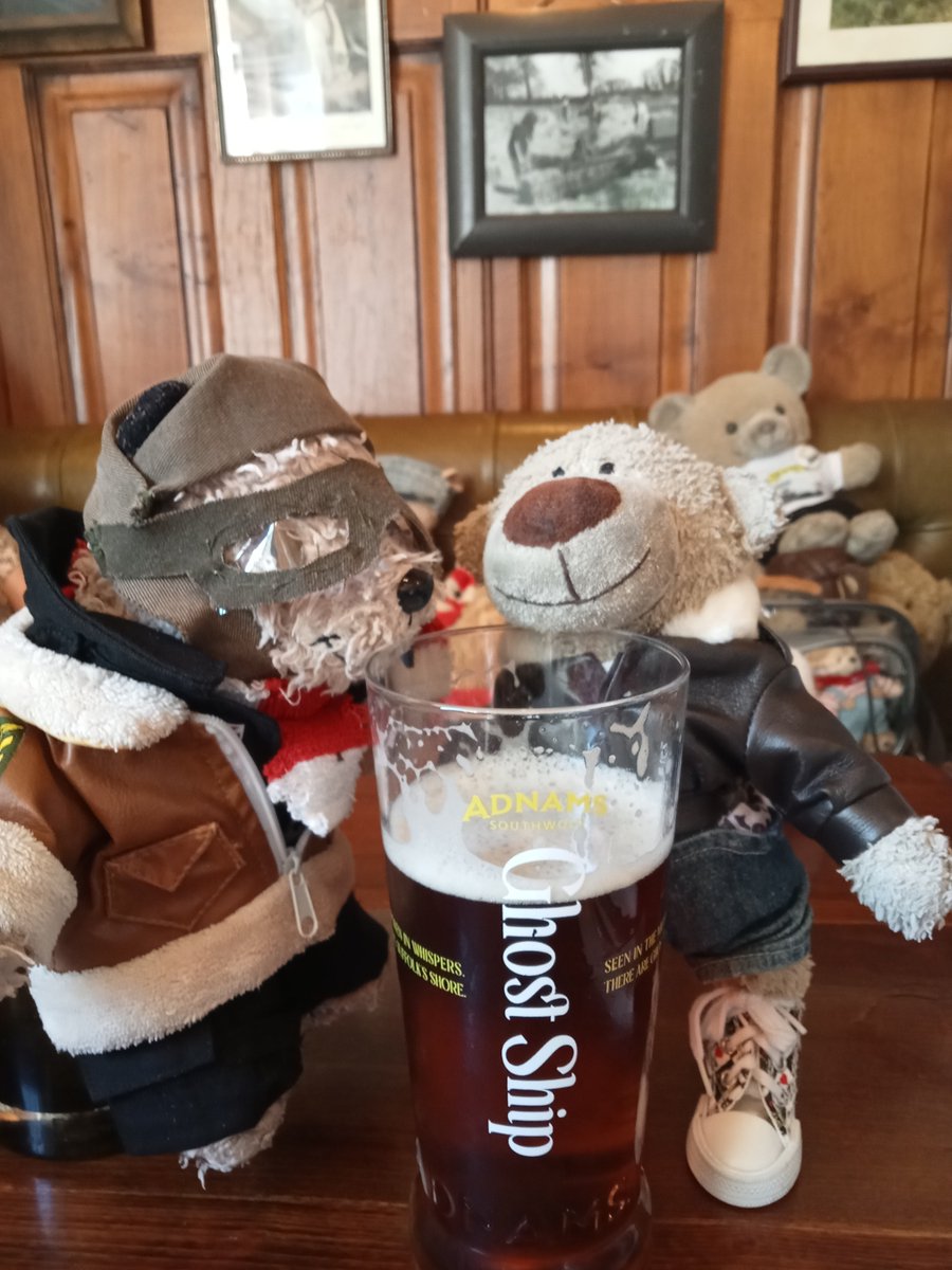 SonningBear's tweet photo. @TourGuideTed It was great to see Grizzly safely back on the ground!
Then we had a look around the museum and aircraft repair workshop, before a beer with my mate Theo!
#SmallBearsNeedBeer https://t.co/N2S0ytkkJU