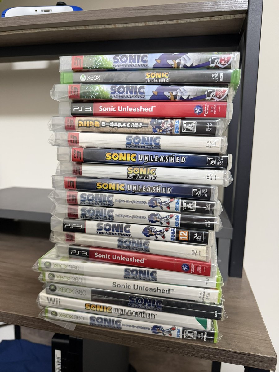itsHelias94's tweet photo. Looks like I've collected way too many copies of Sonic '06 and Sonic Unleashed, haha.😄 https://t.co/TRFVVx0xjQ