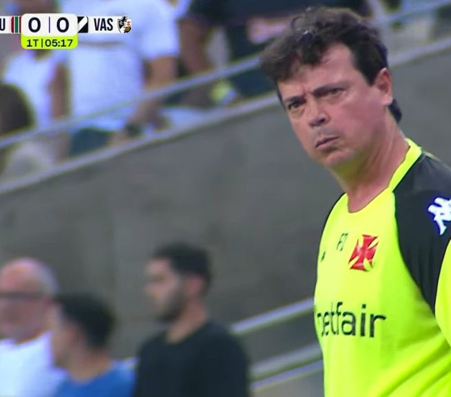 savasco_of's tweet photo. Diniz em algum lugar do mundo tá assim na frente da televisão vendo o rayan jogar trás https://t.co/PED1eeI0NQ