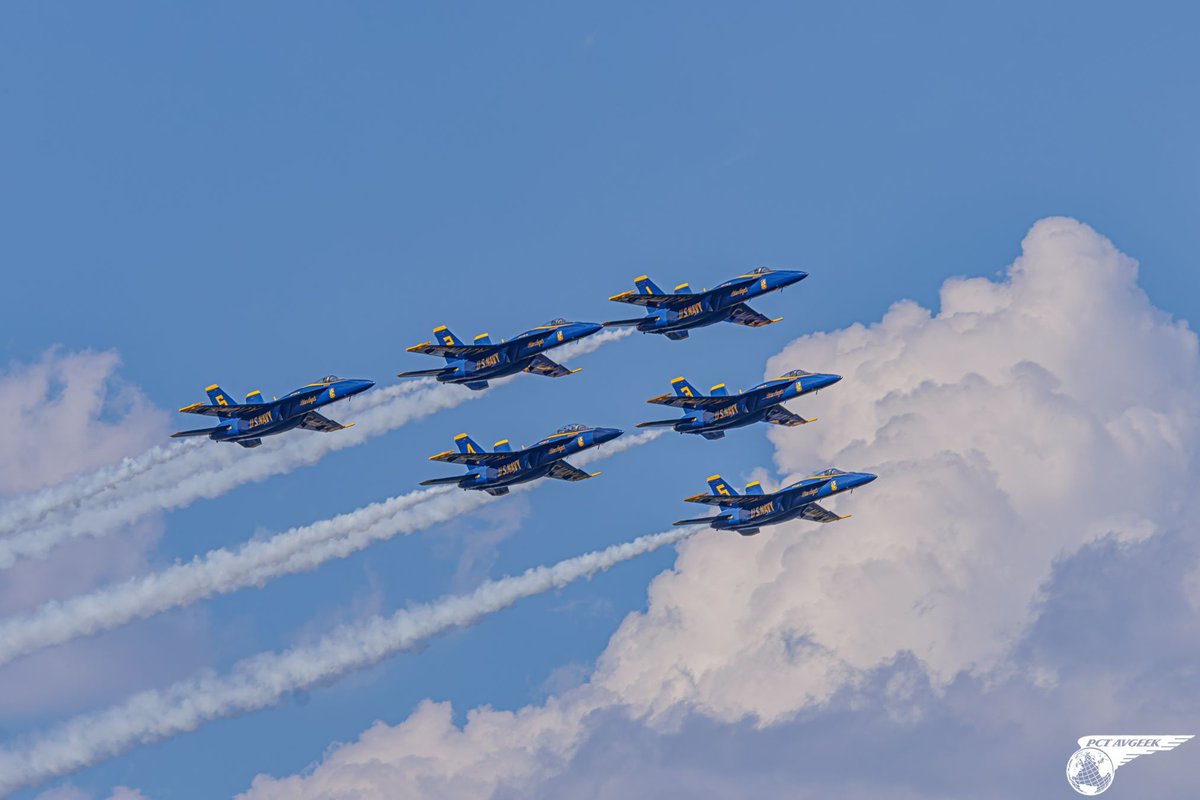 pct_avgeek's tweet photo. ✈️🇺🇸The U.S. Navy Blue Angels 🔵⚪️🔴put on an amazing show at the America 250 celebrations over the National Mall on 04 July 2026.  Here we see the Blue Angels with their F-18 Hornets 🐝 in formation against a backdrop of billowing clouds, and over the Washington Monument.

The weather was awfully hot🥵 but the pictures made it worth it!

🇺🇸GOD BLESS AMERICA!🇺🇸
@usnavyblueangels #usnavyblueangels #F18 #America250 #Freedom250 #IndependenceDay #aviationphotography #avgeek @dcatower @Reagan_Airport