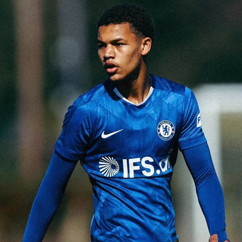 BLu_LDN's tweet photo. Mahdi Nicol-Jazuli agreed his pro terms on a 4year deal today. 

Several overseas clubs tried to poach him due to his eligibility get a French/EU passport.  

#CFC were the only club he considered in the UK. 

Nike, Adidas and New Balance battle for his boot deal.@NizaarKinsella https://t.co/3hRakiPZws