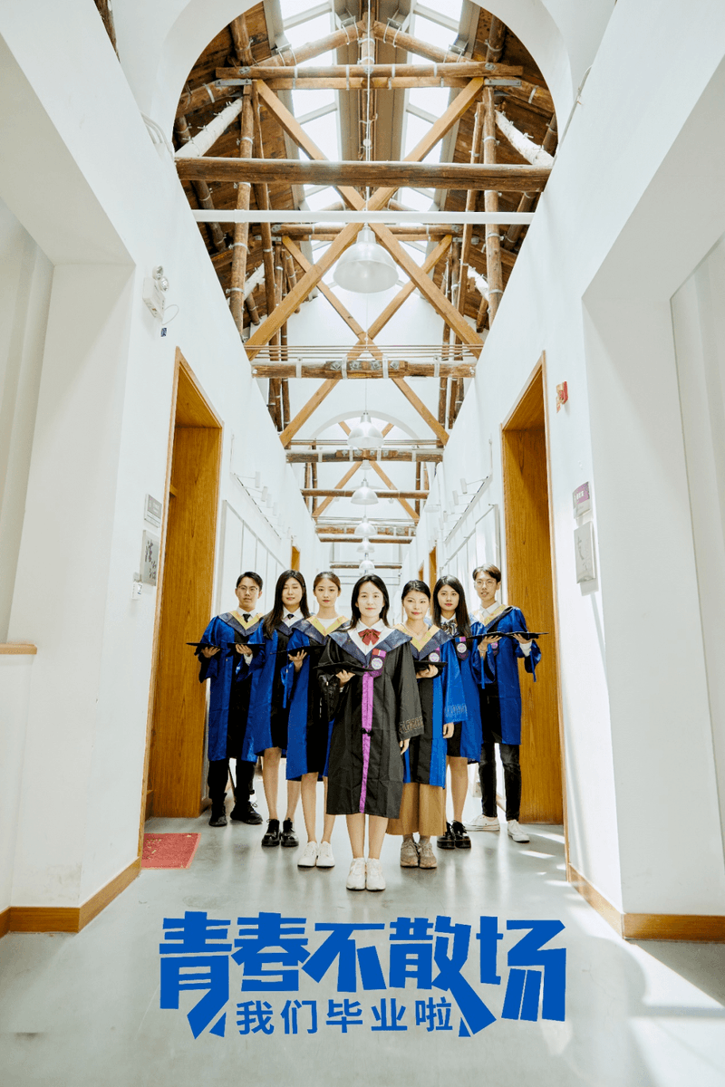 hima_moa_elle's tweet photo. Graduation day  Handed in my final assignment, wore the cap, and hugged the people who got me through these years. Officially closing this chapter with so many laughs and a little tear—can’t wait for what’s next. https://t.co/EnZHh7surL