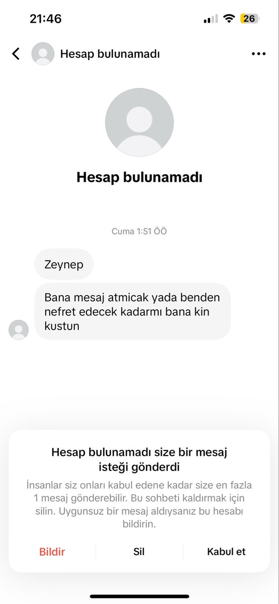 userzeynep99's tweet photo. Bu retro nasıl bir retroysa başkasının exi bana yazdı skdjsjsj yemin ediyorum tanımıyorum bu kişiyi beni başka bir Zeynep ile kariştırmıs 😂😅 https://t.co/Or7PBmdtHh