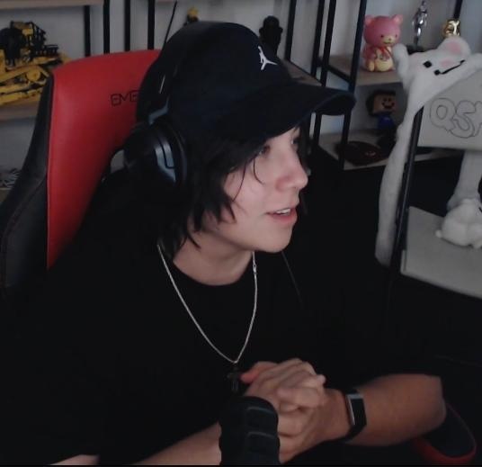 anquacks's tweet photo. Same person btw https://t.co/4r0KqaP9P4