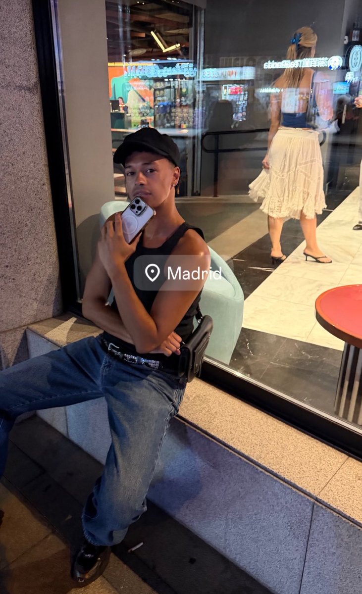 yk2aii's tweet photo. Jennie’s crew has officially arrived in Madrid, Spain, for her upcoming set at the Mad Cool Festival. https://t.co/w1uyA6TQEQ