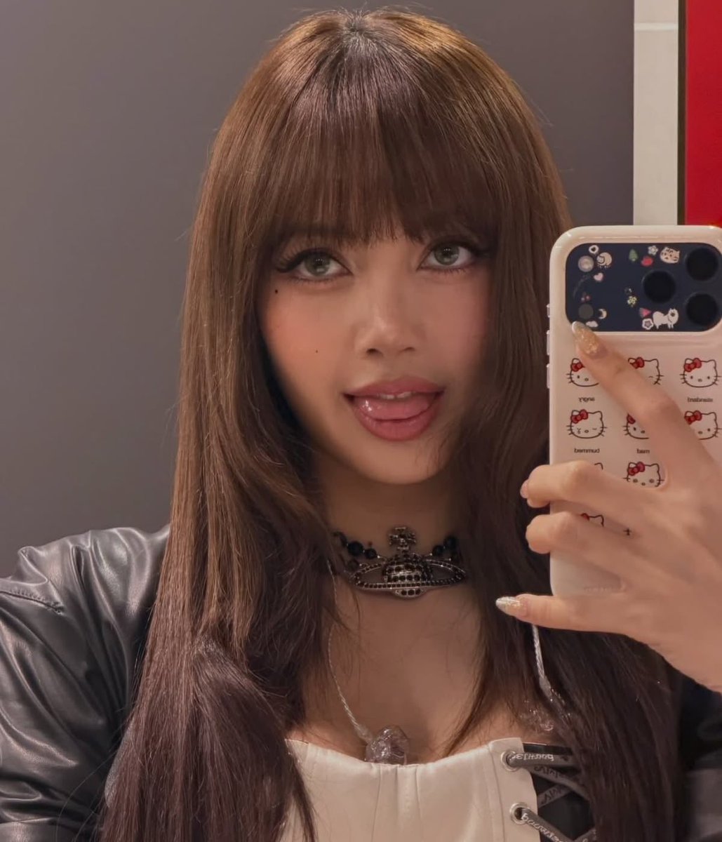 mnisarra's tweet photo. with bangs                          without bangs https://t.co/DkotOVgpuy