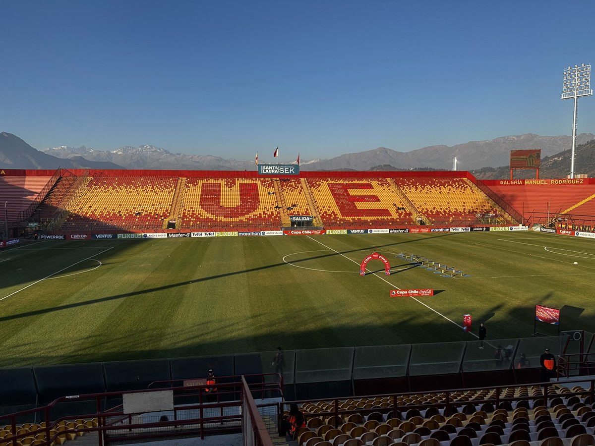 DJaraRamirez's tweet photo. Así está la cancha del Estadio Santa Laura para el partido que animarán Unión Española y O’Higgins por el Grupo E de la Copa Chile.

El partido está programado para que comience a partir de las 17:30 horas. @enelcamarin https://t.co/HlG4XbRdqx