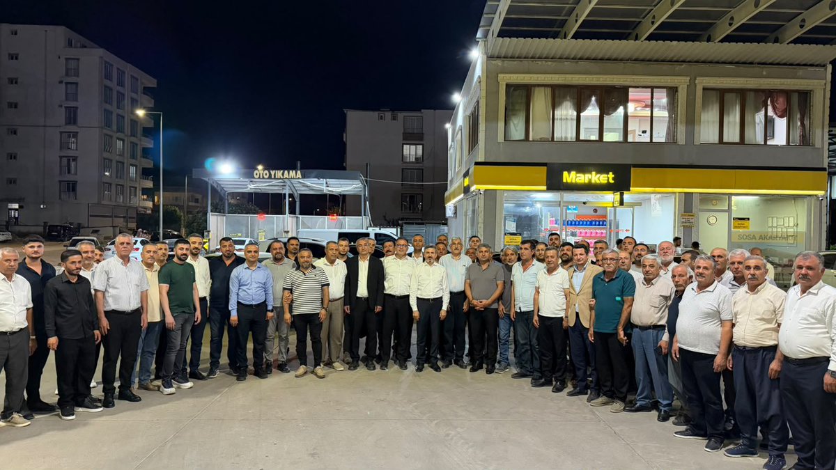 AhmetAYDIN_02's tweet photo. Adıyaman’ımızın Kahta ilçesinde, kutsal topraklardan dönen önceki dönem AK Parti Kahta İlçe Başkanımız Bedir Yeni’yi ziyaret ederek hac ibadetini tebrik ettik, ibadetlerinin ve dualarının kabul olmasını temenni ettik.

Ziyaretimiz vesilesiyle kıymetli hemşehrilerimizle de bir araya gelerek hasbihal ettik; talep, öneri ve beklentilerini dinledik, samimi sohbetlerine ortak olduk.

Milletimizle gönül bağımızı her geçen gün daha da güçlendiriyor; hemşehrilerimizle gönül gönüle, omuz omuza yürümeye devam ediyoruz. Rabbim birlik ve beraberliğimizi daim eylesin.