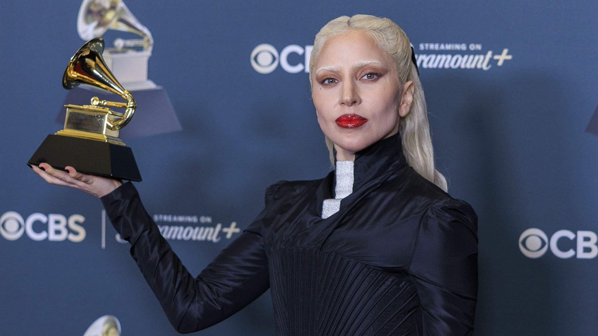 rainonchromatic's tweet photo. haters, entendam uma coisa: não adianta postar foto da gaga tentando taxar ela de "feia", essa narrativa não cola. vocês podem até não gostar dela, mas não dá pra negar que ela está belíssima e acima de tudo, grammyada https://t.co/MRtxgFKpYM