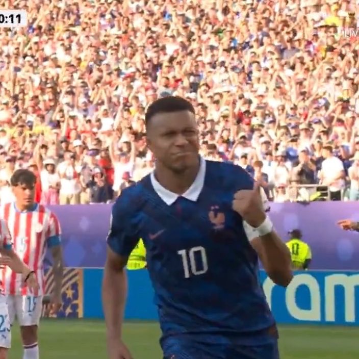 user877795's tweet photo. Cats on the TL trying to time their love island tweets at the same time something happens during the Brazil game so their tweet gets screenshotted you ain’t slick https://t.co/P2YkLvhvur