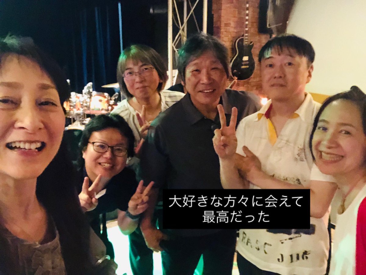 r2kayo's tweet photo. きょうの日出は、5:17
きょうの日入は、19:26

7(火) 小暑、七夕

大好きな方々に会えて最高だったけど、
結局、興奮して一睡もできなかった…

皆様からの伝言もお伝えしましたよー😊

🎋今年も、母様の七夕飾りが
間も無く完成🎋 https://t.co/15XgalcLiu