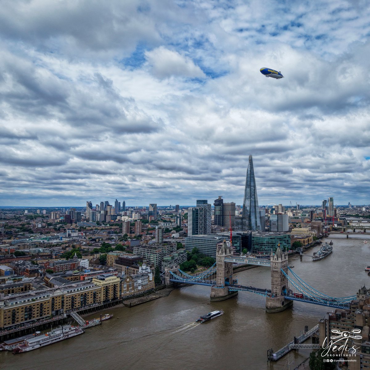 yedisdroneshots's tweet photo. @GoodyearBlimp passing @TheShardLondon and over @TowerBridge 

#goodyearblimp #goodyear #theshard #towerbridge #london https://t.co/jbCKiIhl4Q