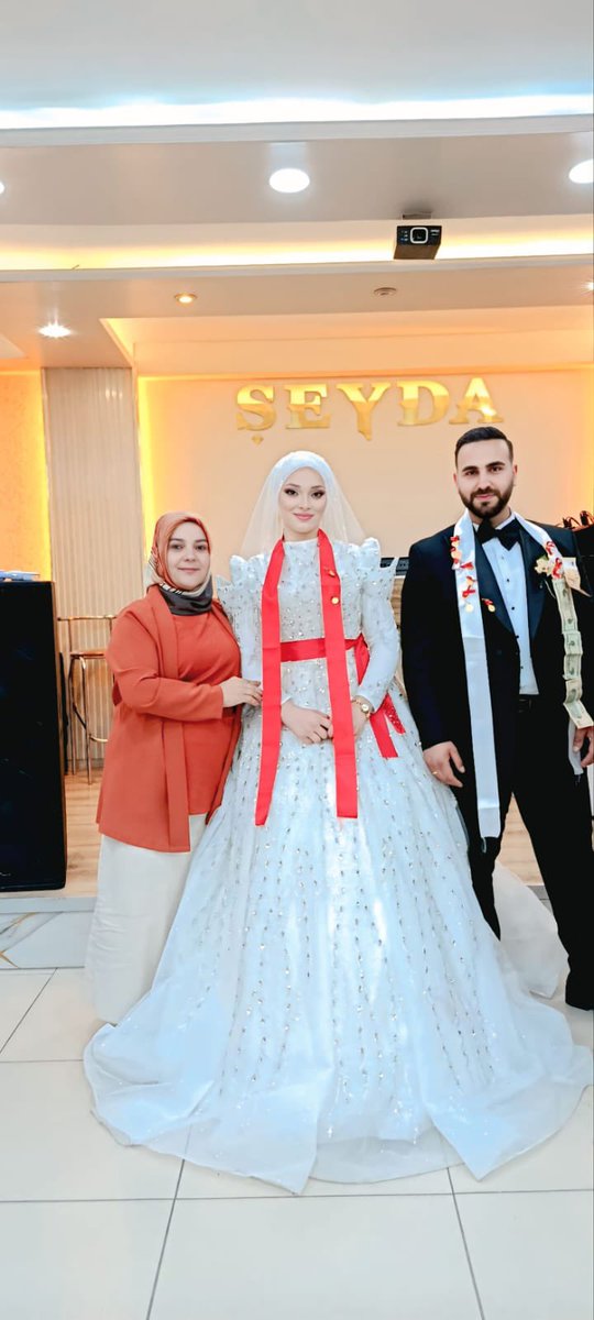 akkadindilovasi's tweet photo. #Dilovası İlçe Kadın Kolları Yönetimi olarak; 
Ezel &amp; Nurullah çiftinin Düğün merasimine katılım sağladık.

Çiftlerimize mutluluklar diliyoruz.💐

@tugbaisikercan
@akkadingm 
@yyaseminozdemir 
@akkadinkocaeli
@Burciintasdemir 

#DilovasiAkKadınlar 
#BirlikBeraberlik https://t.co/A3ASFkCnjh