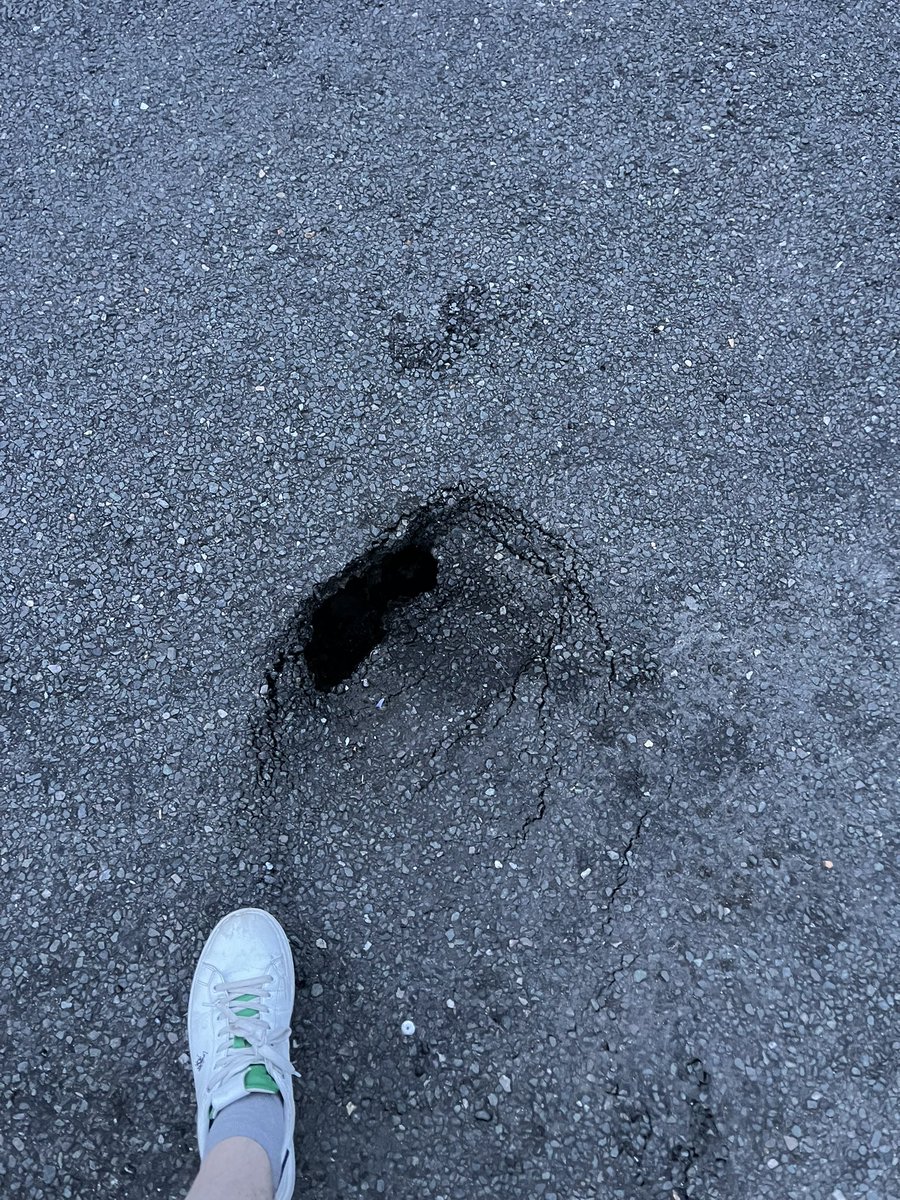 EodaGeo's tweet photo. @OxfordCity just seen this mini sinkhole/washed out area where the road surface is sinking. There’s a space a couple square feet under the road surface on Cinnaminta Road. Can someone come and fix it before it gets worse and starts to seriously damage vehicles?
#pothole https://t.co/OoWLipvCXy