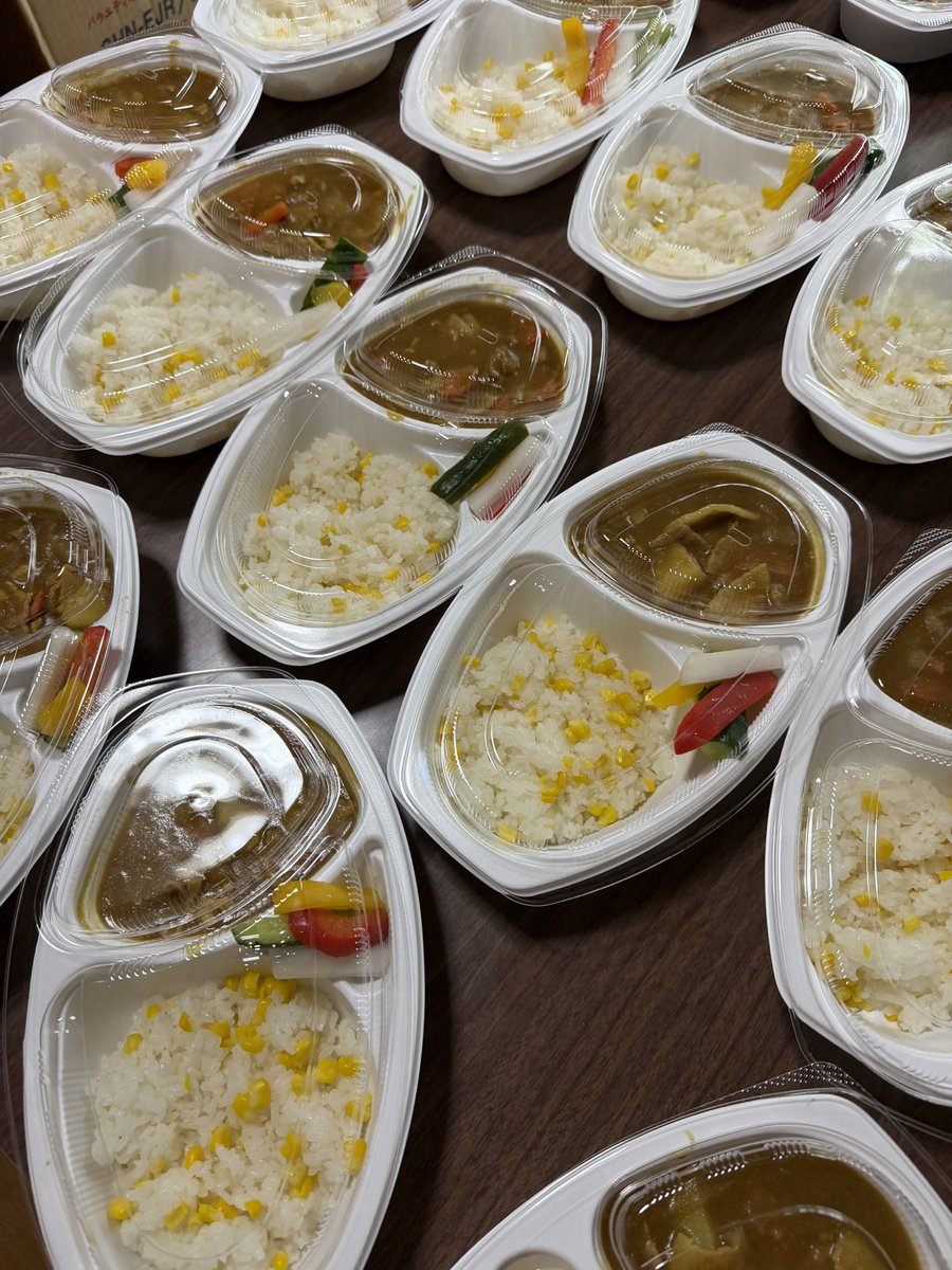 pingpong0918's tweet photo. 🌸てらこやcafe 子ども食堂🌸
カレーを作りました🍛

二日間、我が家から徒歩2分、氷川神社で大瀬の獅子舞でした
お囃子を聴きながら、バーベキュー🍖と、町会の夏祭りの会議や、お仕事では民謡民舞大会と充実した二日間でした https://t.co/liiRnIZVSW