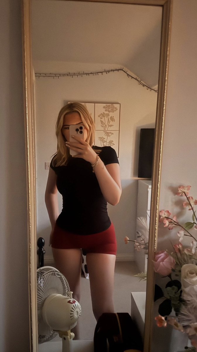 YeloverYS's tweet photo. anyone wanna trib my irls?? dms are closed so follow me and i’ll follow you back https://t.co/oba7oUJxAm