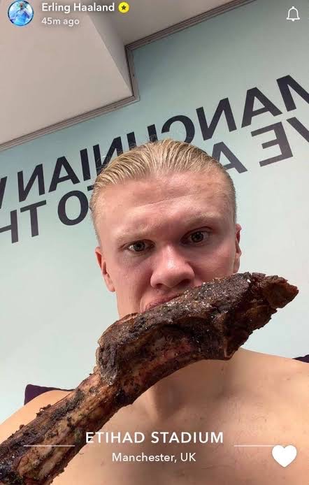 AlHalafib's tweet photo. 🚨🚨 عاجل : النرويج ( norwegia )شحنت طن كامل من الأكل لرياضييها: 661 باوند سلمون وسمك أبيض ، 256 باوند جبن ، 6000 برتقالة ، و3 طهاة خاصين.. بالإضافة إلى طعام مخصص للاعب النرويجي هالاند

والسبب ورا هالشي سيصدمك :👇 https://t.co/XpGYyHWTIb