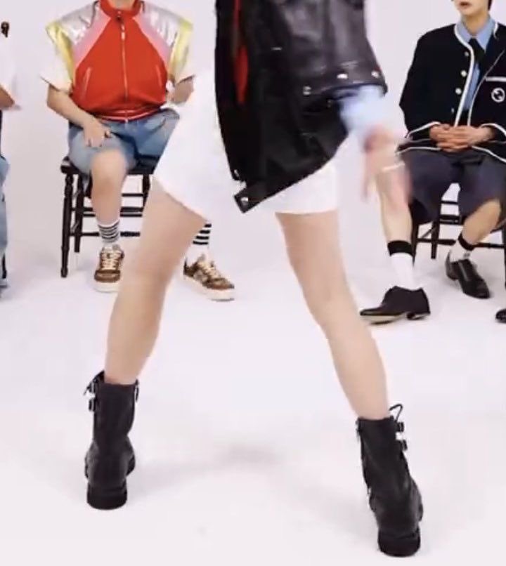 gazwbo's tweet photo. beomgyu’s legs being so pretty i would chew on them https://t.co/AruqJQBJtP