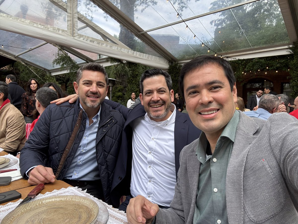 rodrigamarrak's tweet photo. Feliz cumpleaños líder querido @Horacio_Cartes 🇵🇾🚩🚩🚩 https://t.co/4csR9jpTCP